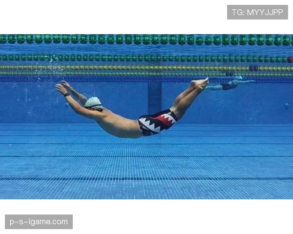 约翰·纳伯:水下腿技术先驱引领游泳训练新革命