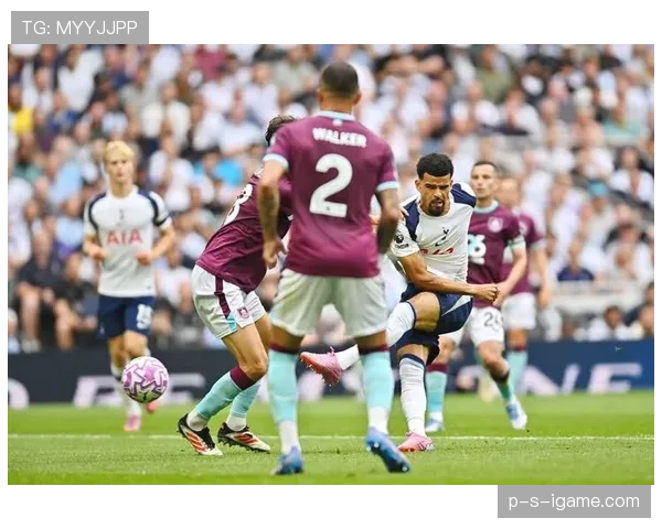 伯恩利精准引援策略显成效,转会市场成球队竞争力提升关键 伯恩利精准引援策略显成效,转会市场成球队竞争力提升关键