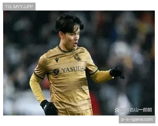 久保建英家庭生活揭秘，展现其在球场外的温馨日常与生活状态。